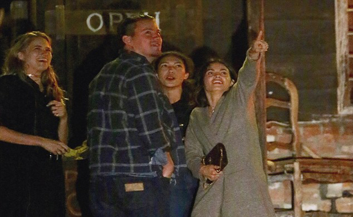 3311A3C200000578-3534642-Reach_for_the_skies_Channing_Tatum_and_his_wife_Jenna_Dewan_Tatu-m-32_1460405572228