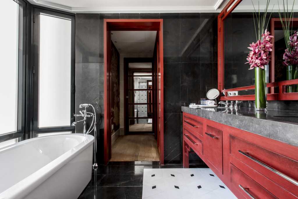 majestic-royal-penthouse-bathroom-sagrada-familia-2