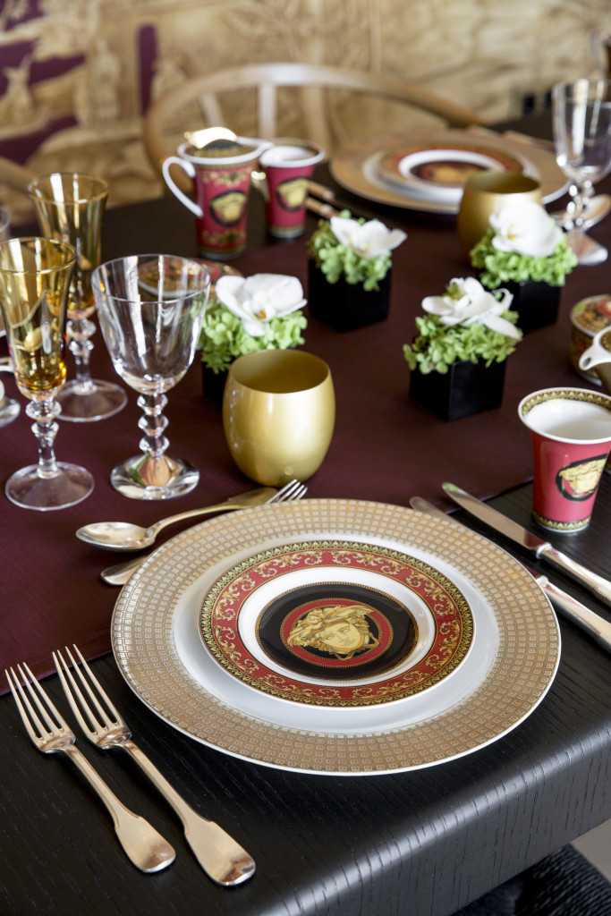 majestic-royal-penthouse-detail-dining-room-table