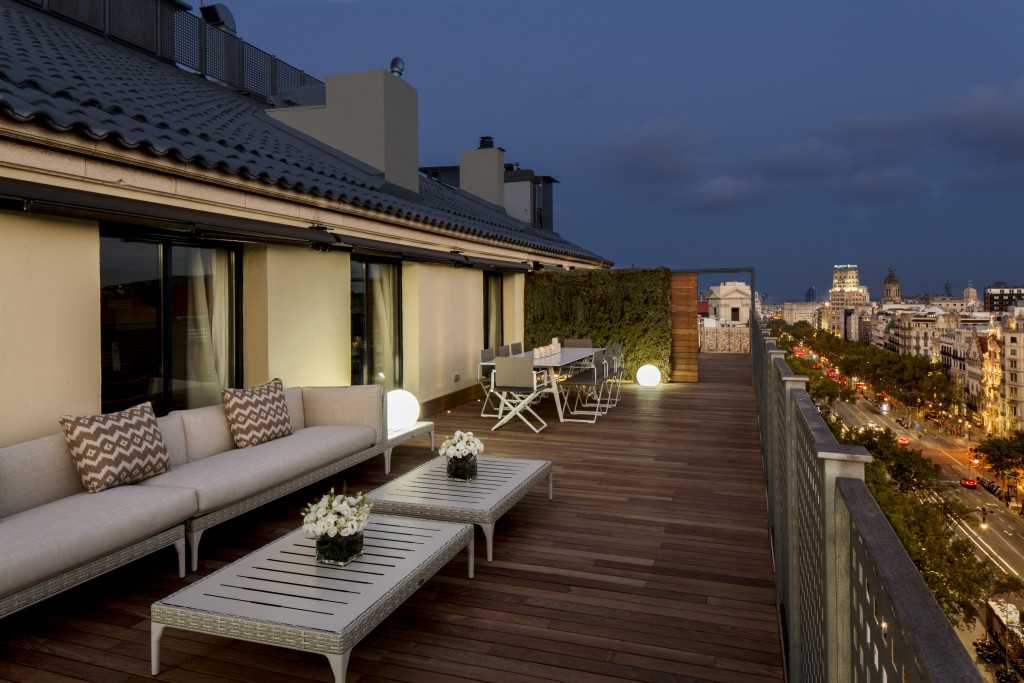 majestic-royal-penthouse-terrace-by-night-paseo-de-gracia-3