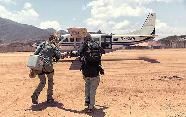 4074AF9300000578-4516300-Flying_high_They_are_seen_running_to_an_aircraft_together_hand_i-a-3_1495054875356