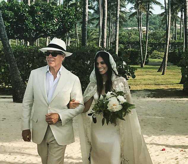 41D22AEE00000578-4645432-_So_happy_Fashion_designer_Tommy_Hilfiger_walked_his_daughter_Al-a-15_1498608219693
