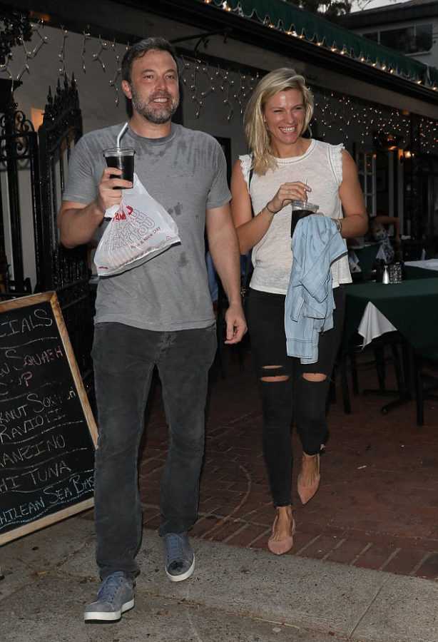 42DF86F100000578-4750366-Just_the_two_of_us_It_seems_like_Ben_Affleck_whisked_away_new_gi-a-2_1501598886056