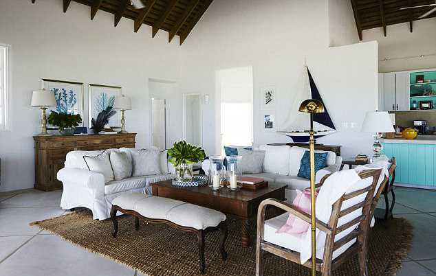 46C407BA00000578-0-The_3_5_bedroom_4_5_bath_luxury_cottage_boasts_an_open_concept_f-a-4_1512037917678