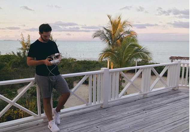 46C4AC3F00000578-5132037-Man_and_his_toys_Ohanian_34_shared_online_snap_of_himself_playin-m-28_1512041218917