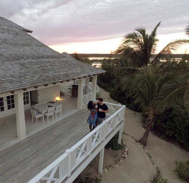 46C4B4F800000578-0-Paradise_for_two_A_still_photo_shows_Serena_Williams_and_Alexis_-a-3_1512037917670