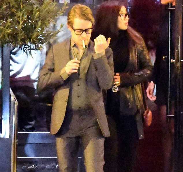 46FB4D4C00000578-5145201-Suits_you_The_former_child_star_has_smartened_up_his_look_since_-a-11_1512432272257