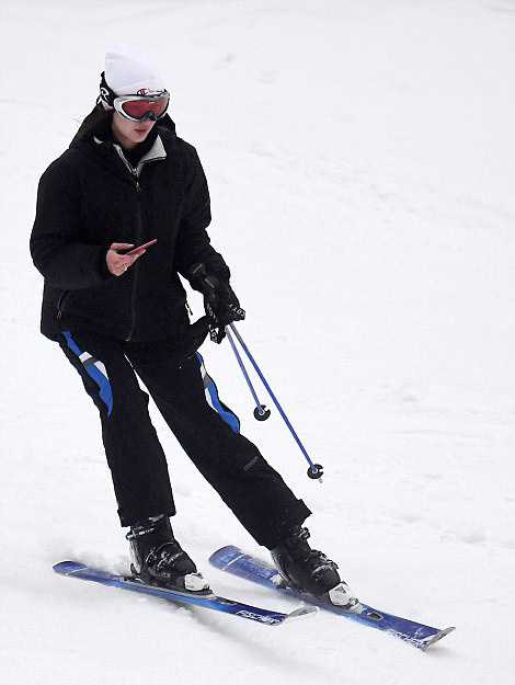 48392CEA00000578-5279269-Always_online_Clearly_used_to_the_slopes_she_was_at_one_point_se-a-106_1516194314866