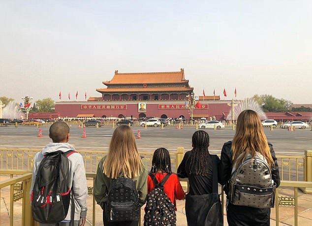 4AD2A58500000578-5578409-Only_from_the_back_There_were_several_images_of_the_children_at_-a-2_1522867307769