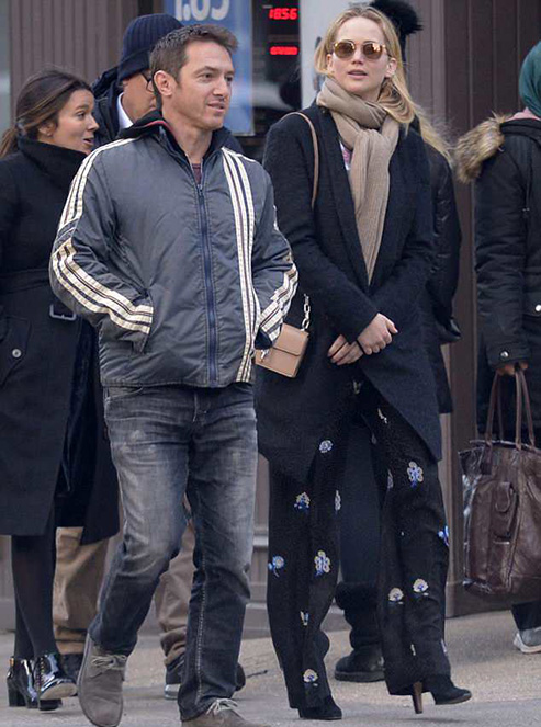 4B15733F00000578-5608789-Trendy_The_starlet_who_walked_alongside_agent_Jeremy_Plager_look-a-58_1523550240022