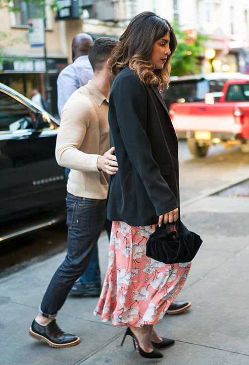 4D2FFF3C00000578-5840037-Sweet_summertime_Chopra_was_dressed_to_impress_in_a_floral_skirt-a-93_1528925719449