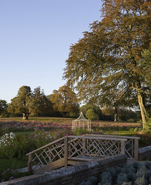4D8E80D900000578-5877705-Idyllic_It_sits_on_240_acres_of_parkland_and_offers_incredible_v-a-42_1529769206381