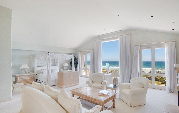 4E1AC4DB00000578-5941013-By_the_beach_The_home_is_currently_available_for_a_mere_110_000_-a-3_1531292087810