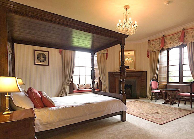 4EE0C4F300000578-6031925-The_elegant_bridal_suite_at_the_property_which_is_called_the_San-a-27_1533634522162