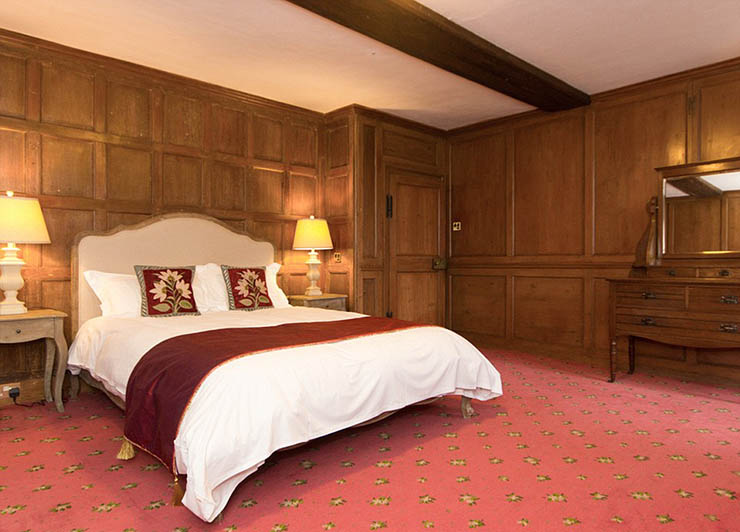 4EE0C58200000578-6031925-The_King_s_Lynn_room_on_the_second_floor_of_the_property_which_a-a-7_1533629203612