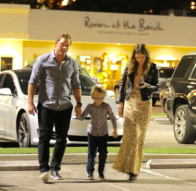 5309470-6306069-Family_affair_Chris_and_Katherine_enjoyed_dinner_at_the_Malibu_e-a-6_1540301410626